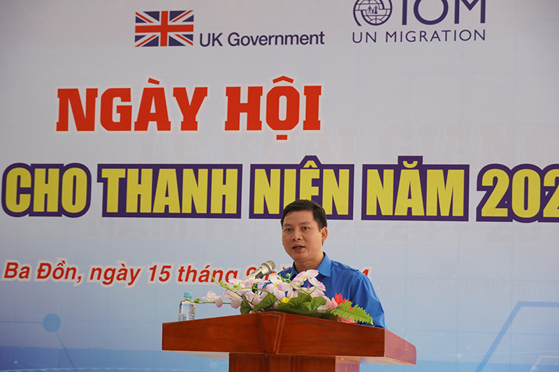 Lãnh đạo Tỉnh đoàn phát biểu khai mạc ngày hội.