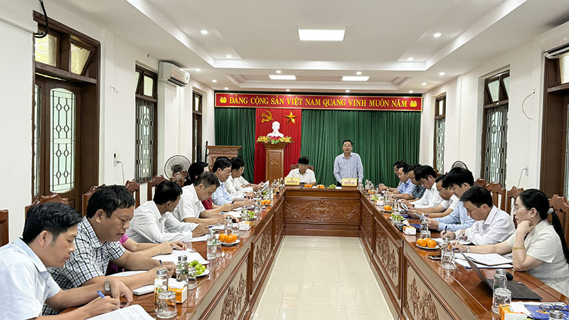 Đại diện lãnh đạo Sở GD-ĐT phát biểu tại buổi làm việc