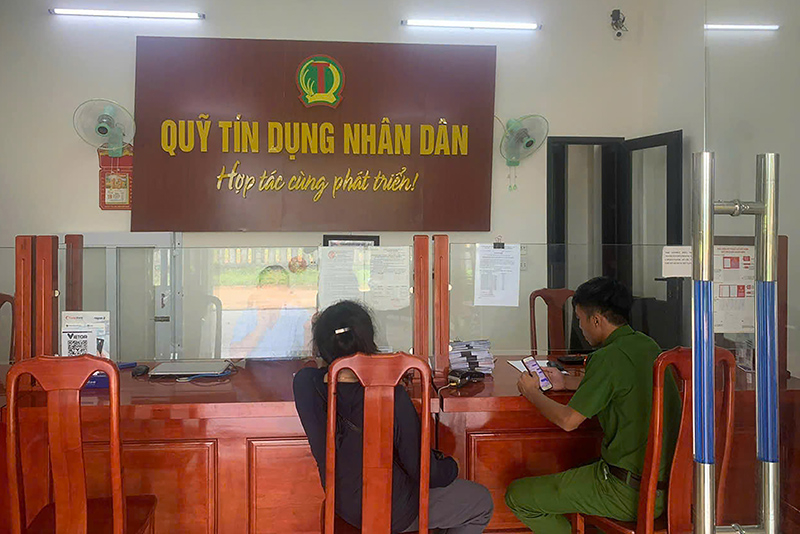 Không ít khách hàng rất khó thuyết phục, buộc phải nhờ sợ hỗ trợ của lực lượng Công an.