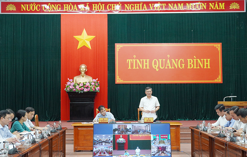 - Đồng chí Chủ tịch UBND tỉnh Trần Thắng phát biểu chỉ đạo tại cuộc họp.