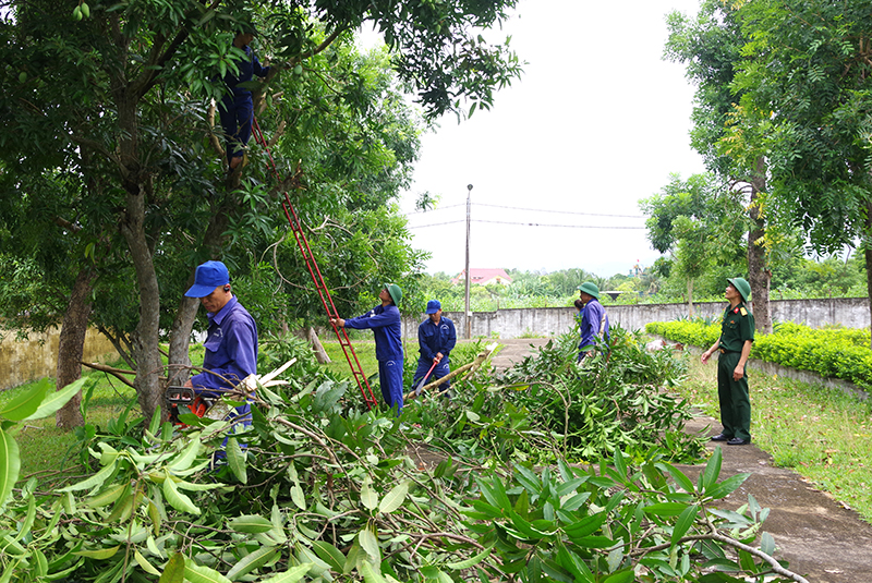 Các cơ quan, đơn vị triển khai công tác phòng chống lụt bão.