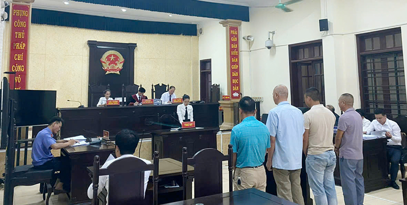 Quang cảnh phiên tòa.