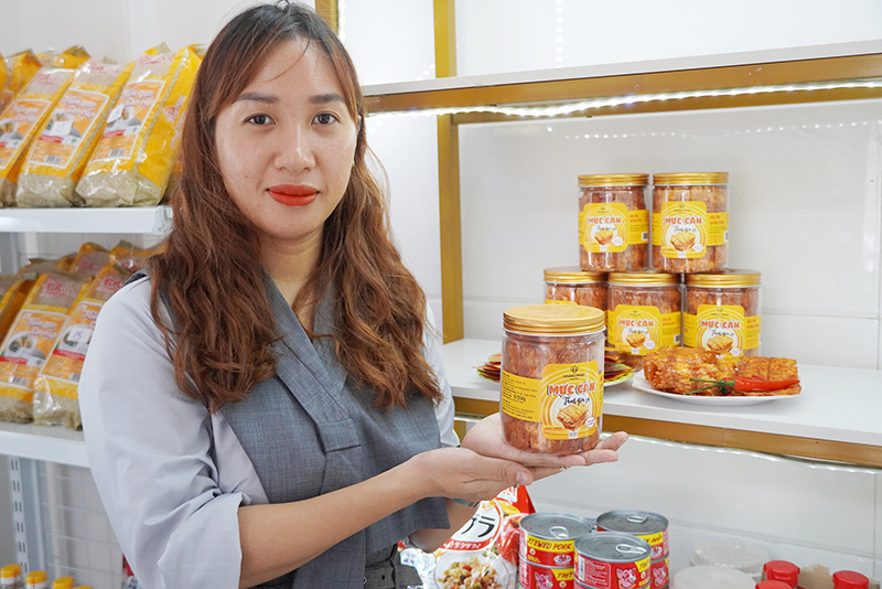 Sản phẩm mực cán tẩm gia vị Hoàng Phúc được nhiều người lựa chọn.