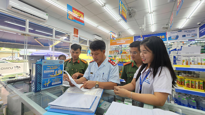 Đoàn kiểm tra liên ngành tiến hành kiểm tra cơ sở hành nghề dược trên địa bàn TP. Đồng Hới.
