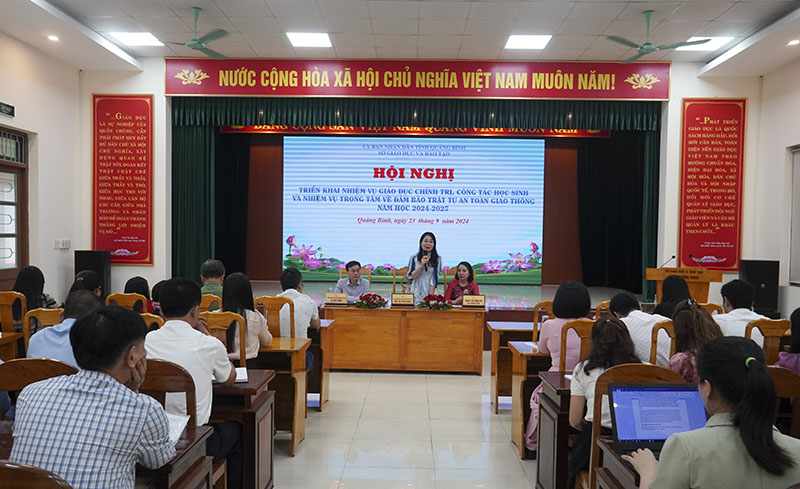 Đại diện ngành GD-ĐT phát biểu ý kiến tại hội nghị
