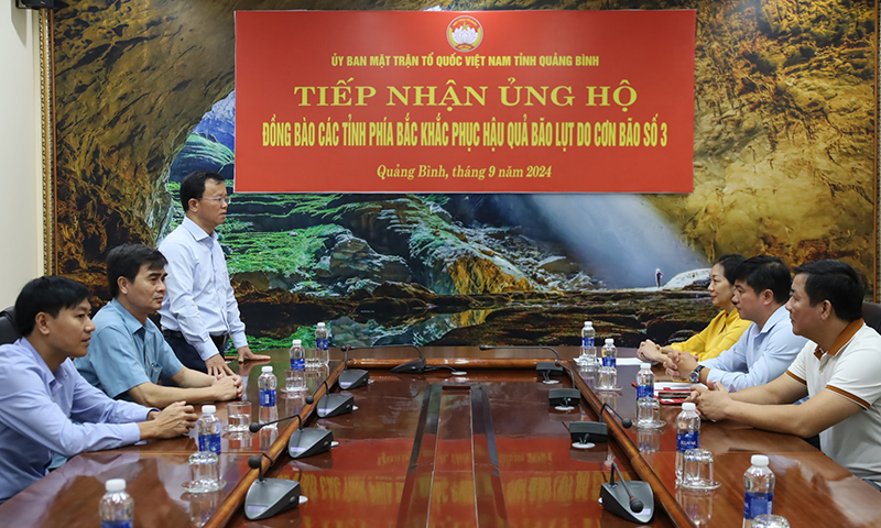 Đại diện lãnh đạo huyện Tuyên Hóa đã gửi lời chia sẻ, động viên đến nhân dân các tỉnh phía Bắc. 