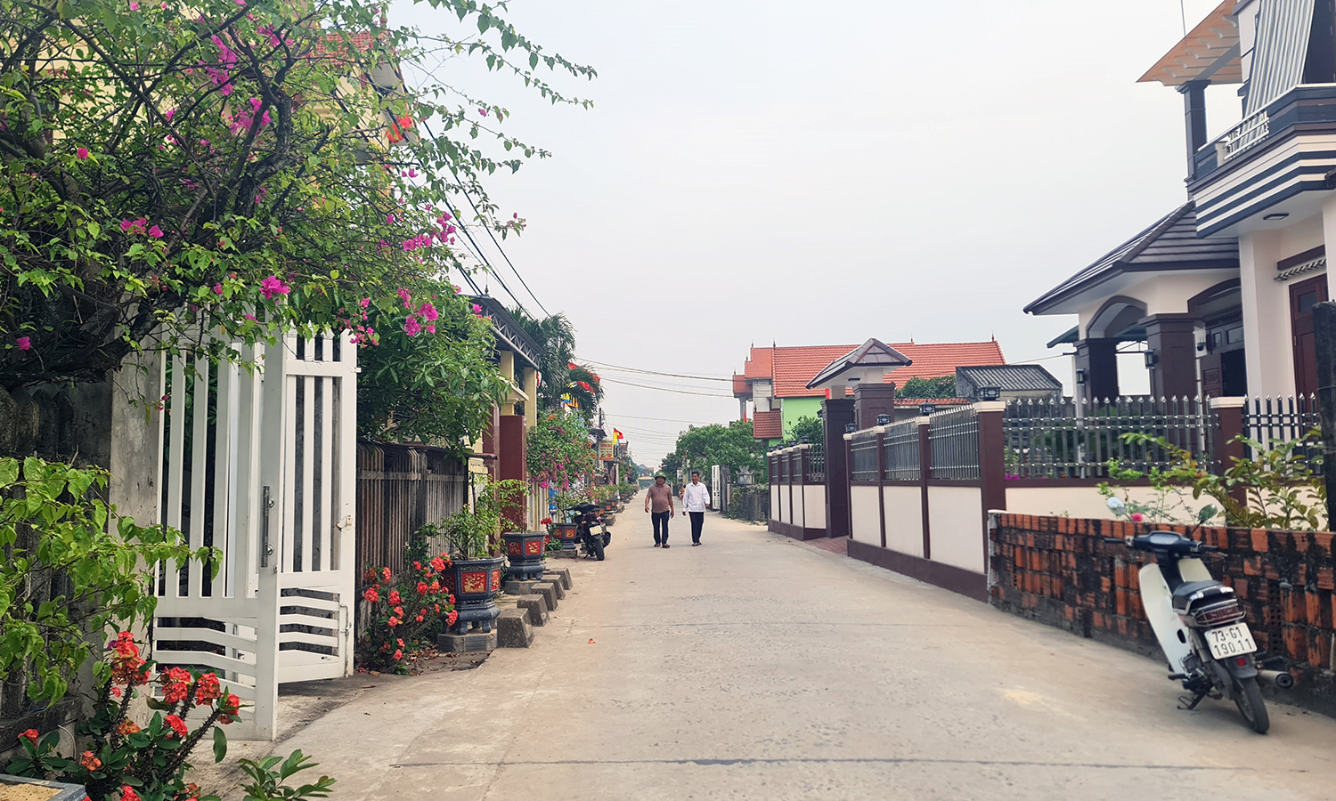 Từ chương trình xây dựng nông thôn mới, nhiều làng quê trên địa bàn huyện ngày càng khởi sắc.