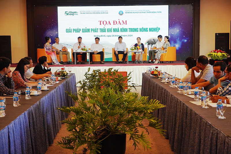 Quang cảnh buổi toạ đàm.