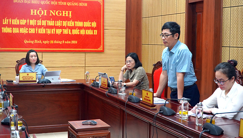Đại biểu phát biểu ý kiến tại hội nghị.