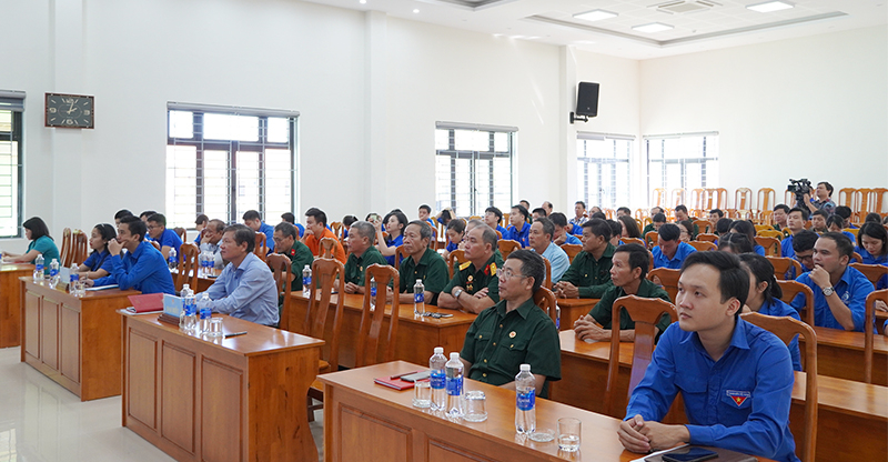 Các đại biểu tham dự hội nghị.