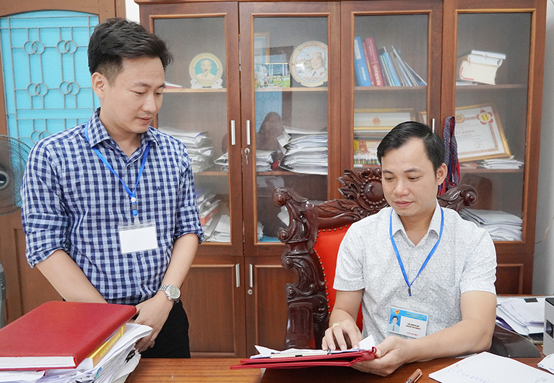 Cán bộ, công chức UBND huyện Quảng Ninh thực hiện nghiêm túc kỷ luật, kỷ cương hành chính.