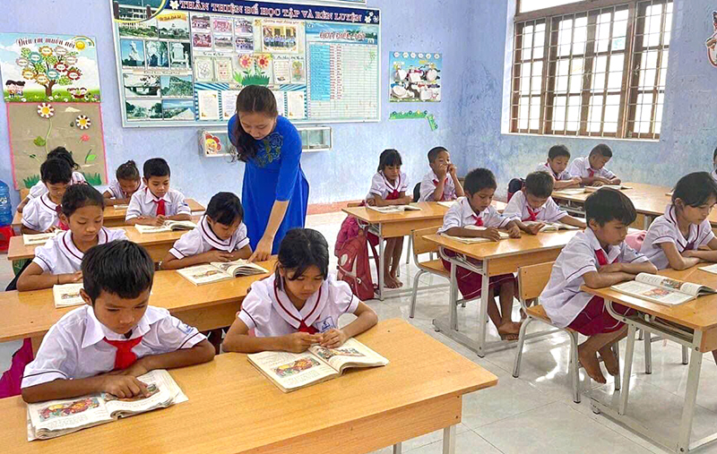 Một tiết học của học sinh Trường tiểu học và THCS Trường Xuân, điểm trường bản Khe Ngang.