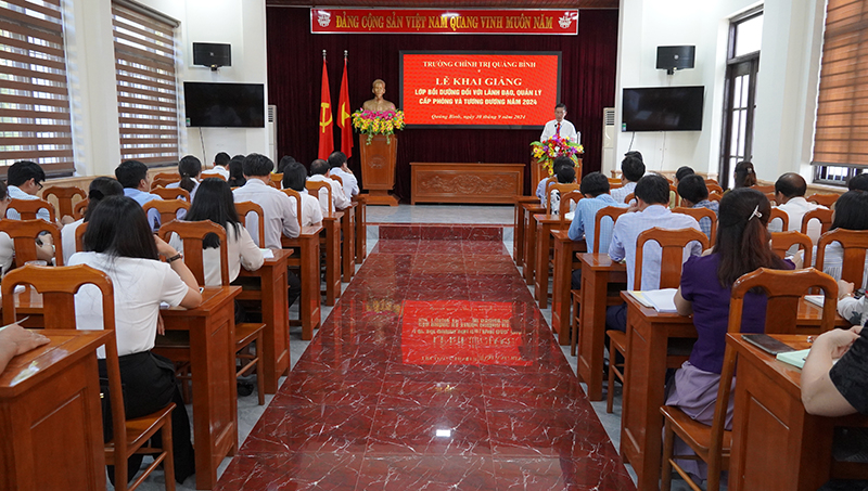 Quang cảnh lễ khai giảng.