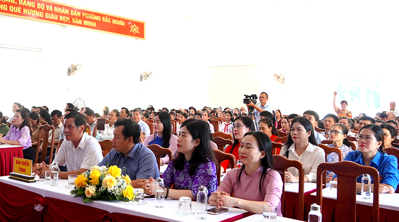 Các đại biểu tham dự lễ khai mạc Tuần lễ học tập suốt đời năm 2024 tại phường Bắc Nghĩa (TP. Đồng Hới).