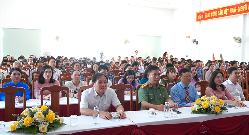 Các đại biểu tham dự lễ khai mạc Tuần lễ học tập suốt đời năm 2024 tại phường Bắc Nghĩa (TP. Đồng Hới).