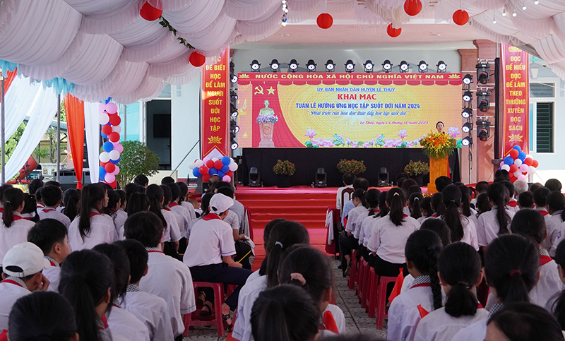 Quang cảnh lễ khai mạc.