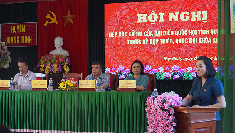 Đồng chí Nguyễn Minh Tâm, Phó trưởng đoàn chuyên trách Đoàn ĐBQH tỉnh tiếp thu, làm rõ các ý kiến của cử tri