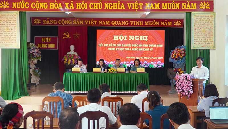 Quang cảnh hội nghị tiếp xúc cử tri.