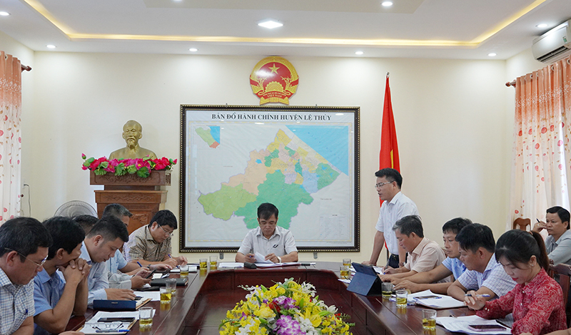 Đồng chí Bí thư Huyện ủy Lệ Thủy Phan Thanh Cường phát biểu tại buổi làm việc.