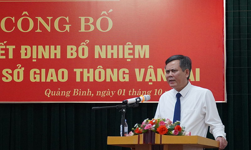  Đồng chí Chủ tịch UBND tỉnh Trần Thắng phát biểu giao nhiệm vụ cho tân Giám đốc Sở GTVT Hoàng Đăng Cương.