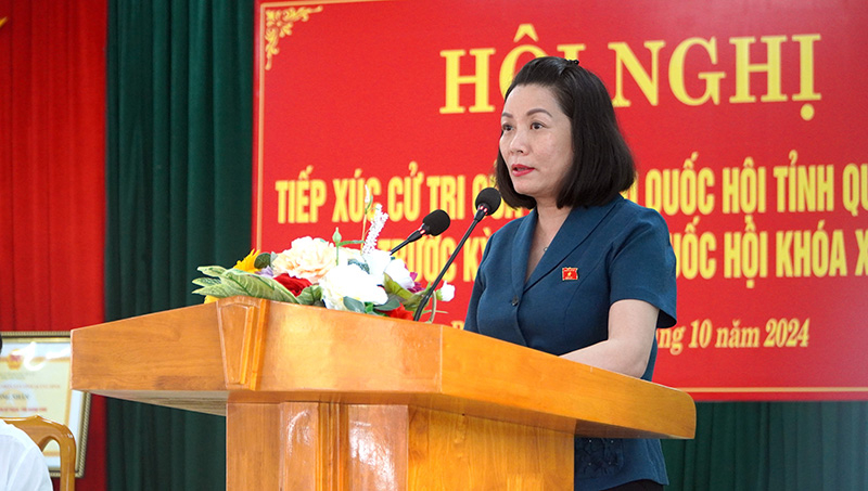 Đồng chí Phó trưởng đoàn chuyên trách Đoàn ĐBQH tỉnh Nguyễn Minh Tâm báo cáo kết quả ký họp thứ 7 và hoạt động của Đoàn ĐBQH