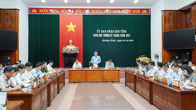 Đồng chí Chủ tịch UBND tỉnh Trần Thắng phát biểu chỉ đạo tại phiên họp.