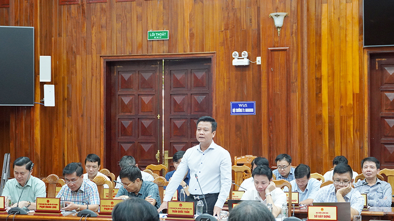 Lãnh đạo Sở Nông nghiệp-PTNT phát biểu tại phiên họp.