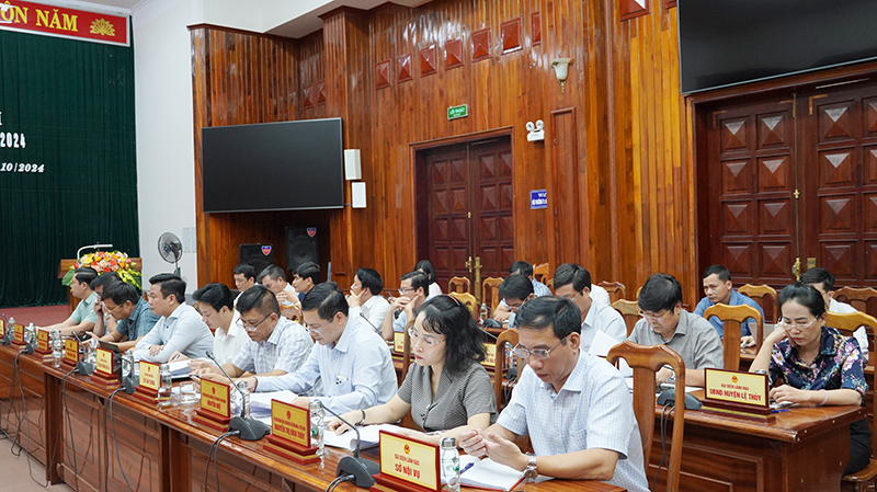 Các đại biểu dự phiên họp.