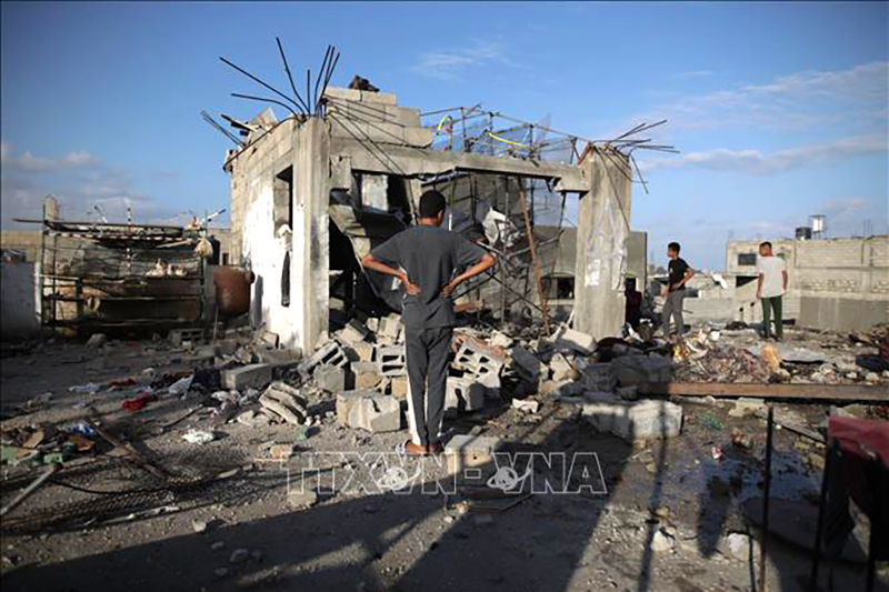 Cảnh đổ nát sau cuộc tấn công của Israel tại trại tị nạn al-Nuseirat ở Dải Gaza, ngày 1/10/2024. Ảnh: THX/TTXVN