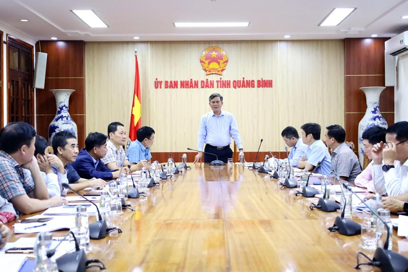 Đồng chí Chủ tịch UBND tỉnh Trần Thắng phát biểu chỉ đạo tại cuộc họp.