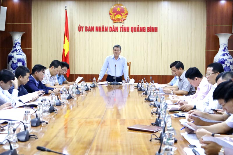  Đồng chí Phan Phong Phú, Tỉnh ủy viên, Phó Chủ tịch UBND tỉnh, Trưởng Ban Chỉ đạo phát biểu chỉ đạo tại buổi họp bàn.