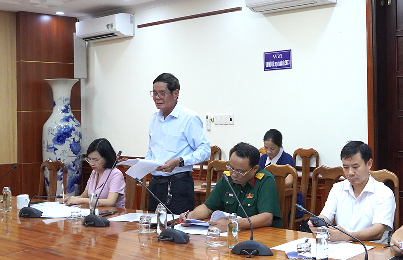 Đại diện lãnh đạo lãnh đạo Ban Tuyên giáo Tỉnh ủy phát biểu đóng góp ý kiến.