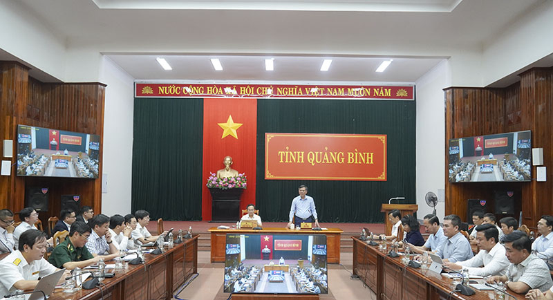 Đồng chí Chủ tịch UBND tỉnh Trần Thắng phát biểu chỉ đạo tại phiên họp