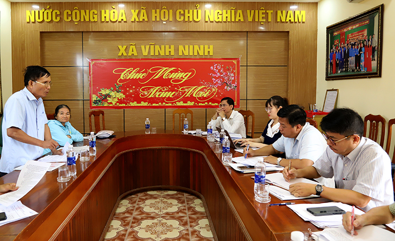 Tổ công tác 39, Ban Nội chính Tỉnh ủy đang tiến hành làm việc với vợ chồng ông Lê Văn Minh.
