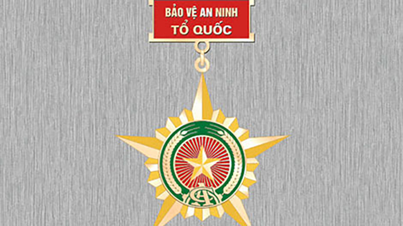 Kỷ niệm chương “Bảo vệ an ninh Tổ quốc”.