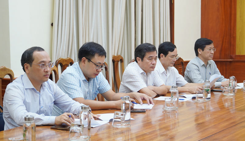 Các đại biểu tham dự buổi làm việc.
