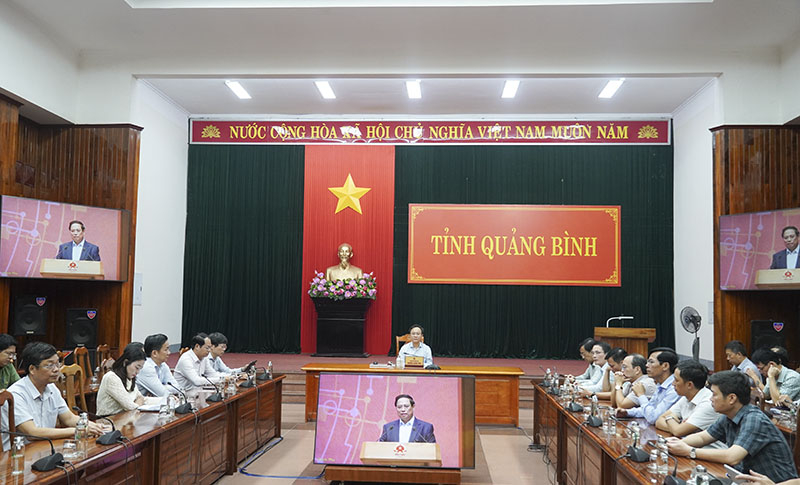 Các đại biểu dự chương trình tại điểm cầu Quảng Bình