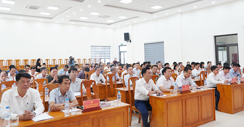 Các đại biểu tham dự hội nghị.