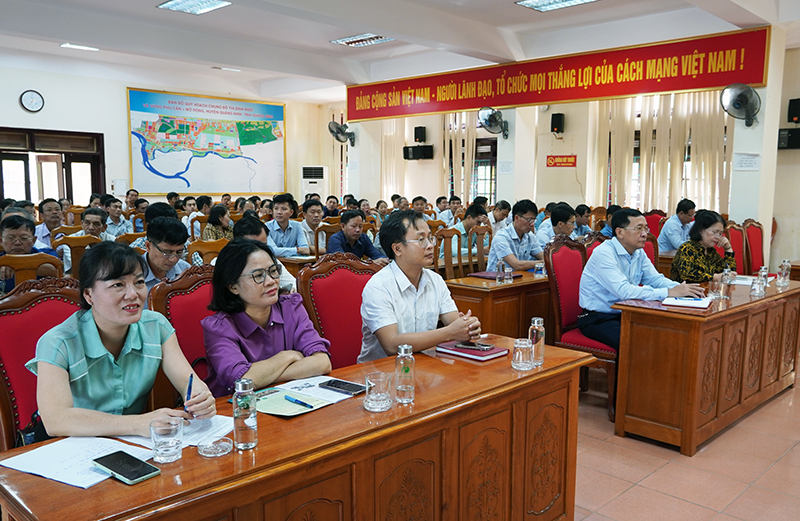 Các đại biểu tham dự hội nghị.