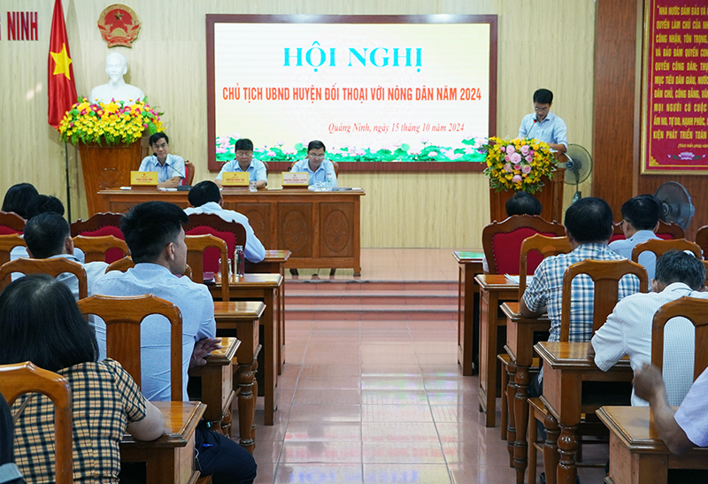 Đại diện lãnh đạo các ban, ngành trả lời ý kiến, đề xuất của hội viên, nông dân.