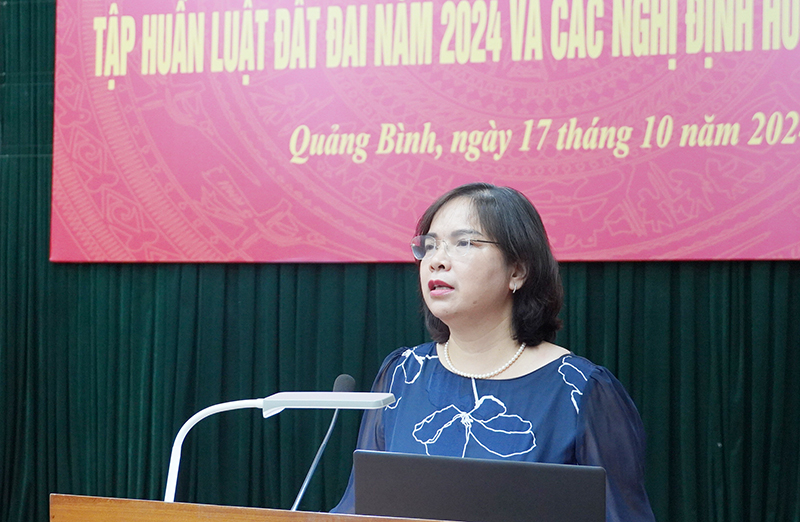 Đồng chí Vụ trưởng Vụ Đất đai (Bộ Tài nguyên và Môi trường)  Đoàn Thị Thanh Mỹ gới thiệu một số  điểm mới nổi bật của Luật Đất đai năm 2024.