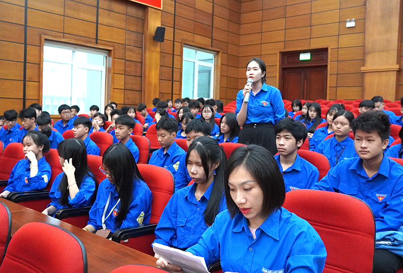 Đoàn viên thanh niên nêu ý kiến tại hội nghị.