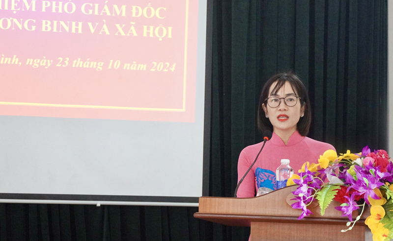 Đồng chí tân Phó Giám đốc Sở LĐ-TB-XH Trương Thị Thanh Hoa phát biểu tại buổi lễ.