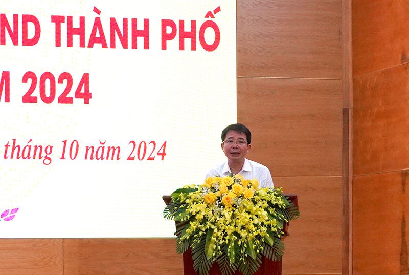 Đồng chí Chủ tịch UBND TP. Đồng Hới tiếp thu và giải thích rõ hơn những ý kiến đề xuất của lực lượng đoàn viên thành niên.
