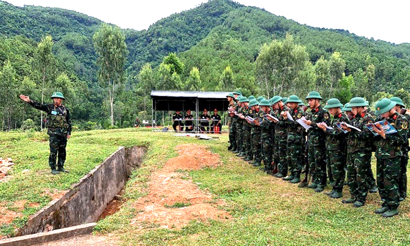 Khoa Binh chủng hợp thành thông qua giáo án huấn luyện chiến thuật của giáo viên tại thực địa.