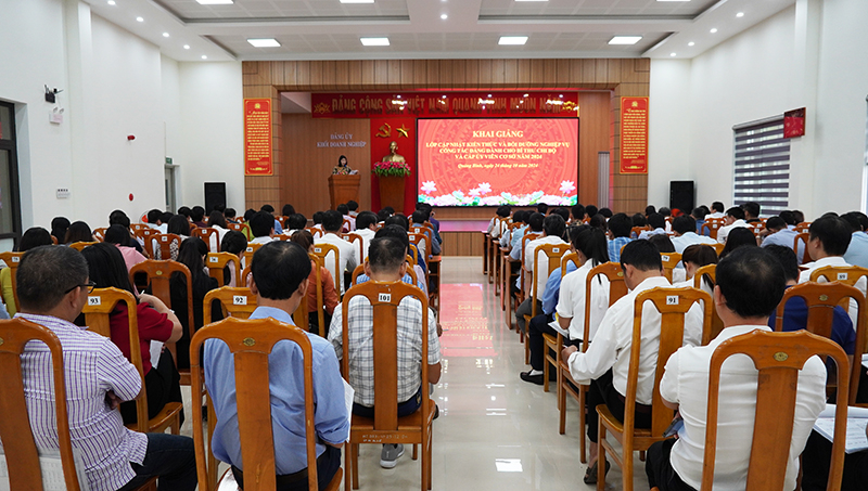 Quang cảnh lễ khai giảng.