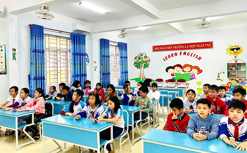 Mô hình thực tế tại phòng chức năng Tiếng Anh, Trường tiểu học Đức Ninh Đông.