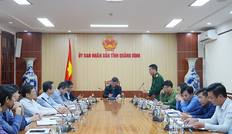 Đồng chí Chỉ huy trưởng Bộ CHQS tỉnh phát biểu tại cuộc họp.