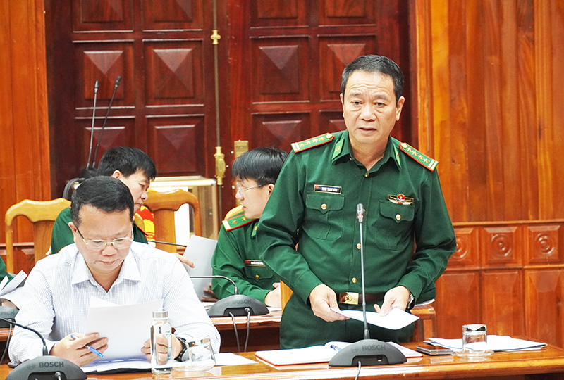Đại biểu thảo luận tại cuộc họp.
