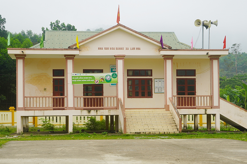 Nhà văn hóa bản Kè, xã Lâm Hóa được đầu tư xây dựng khang trang.